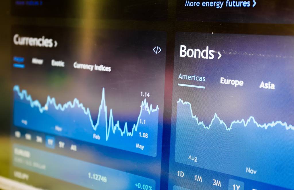 Screen displaying rates of currencies and bonds
