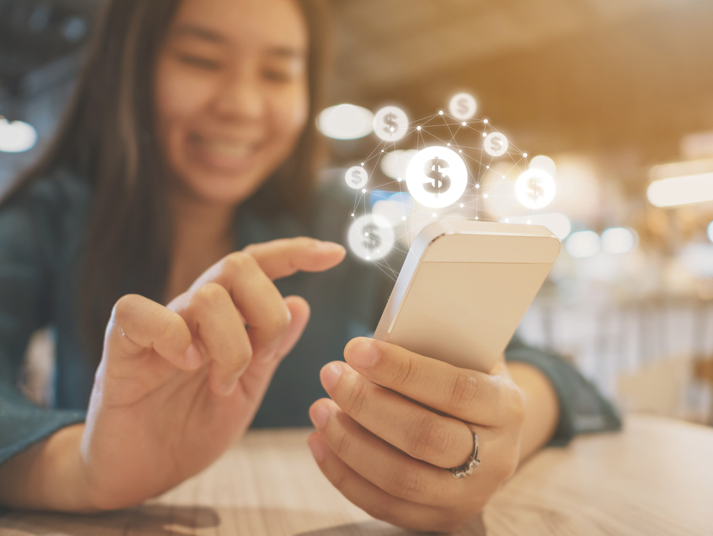 A student budgeting on her telephone